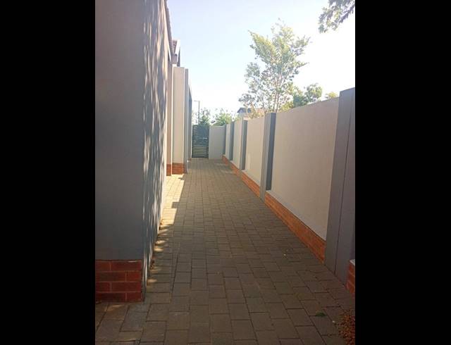 3 BEDROOM HOUSE FOR SALE IN MIDSTREAM MEADOWS